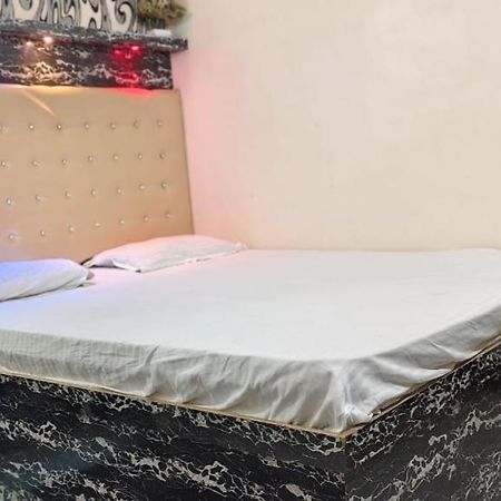 Hotel Bombay Inn ปัฏนา ภายนอก รูปภาพ