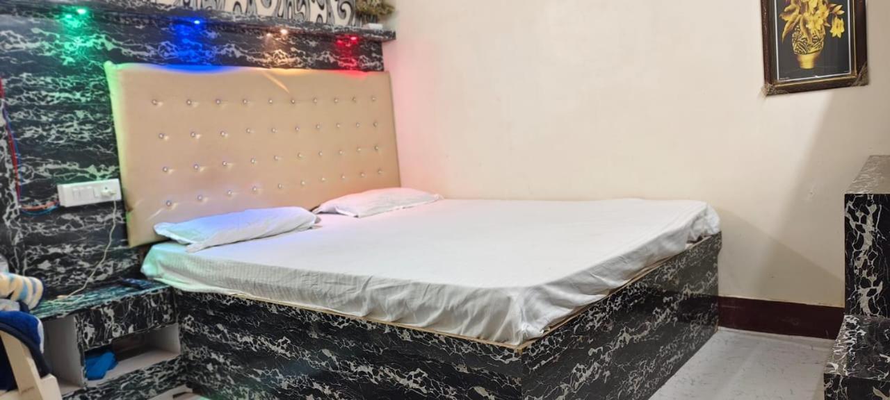 Hotel Bombay Inn ปัฏนา ภายนอก รูปภาพ